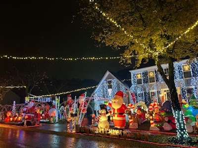 Mamulaville Christmas Light Display